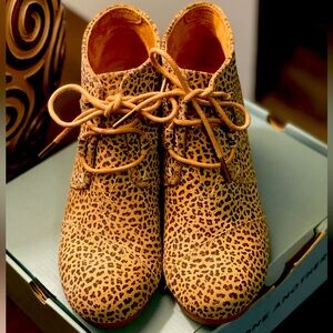 TOMS Kala Wedge Bootie Size 9